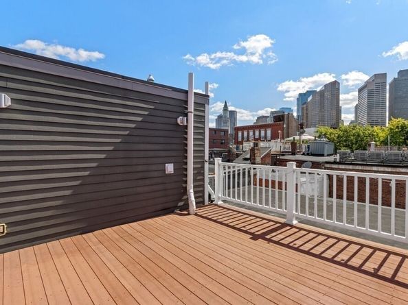 11 Wiget St 114, Boston MA 02113