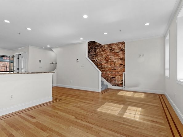 11 Wiget St 114, Boston MA 02113