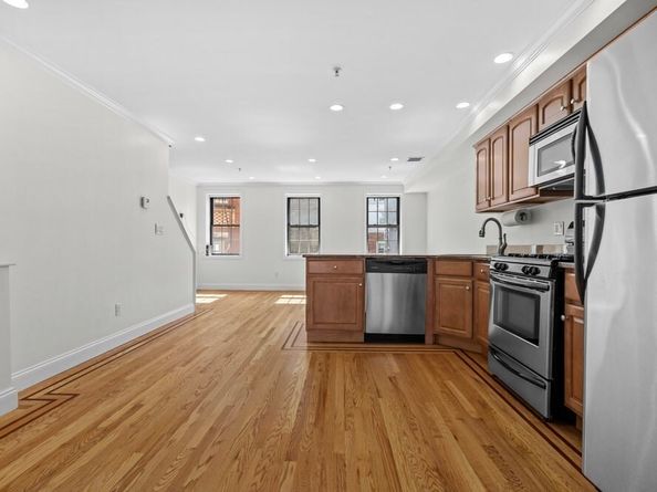 11 Wiget St 114, Boston MA 02113