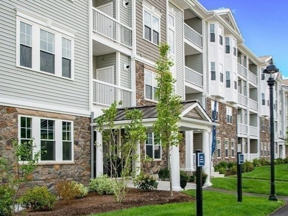 300 Martins Landing 107, North Reading MA 01864