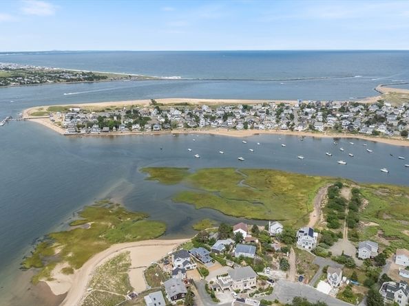 163 Old Point Rd, Newburyport MA 01950