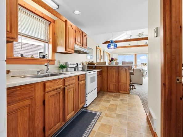 163 Old Point Rd, Newburyport MA 01950