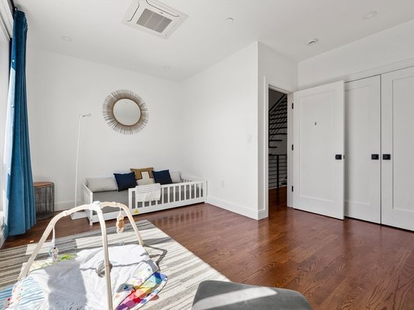 7a Kemble Pl, Boston MA 02127
