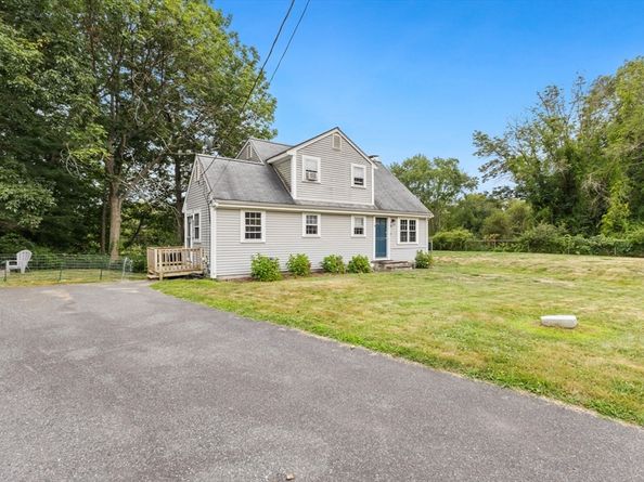 81 Arrowhead Dr, Bridgewater MA 02324