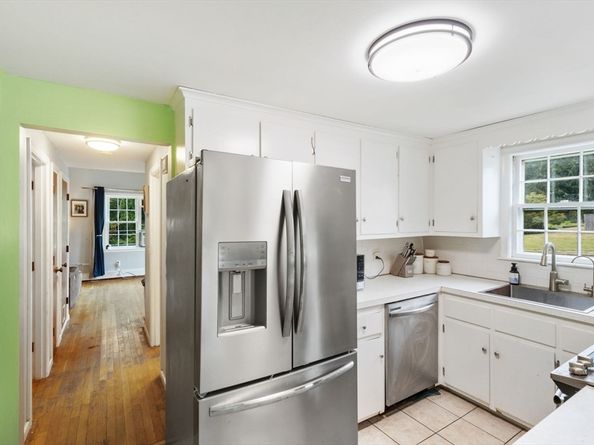 81 Arrowhead Dr, Bridgewater MA 02324