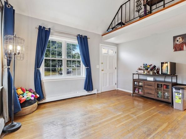 81 Arrowhead Dr, Bridgewater MA 02324