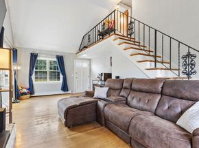 81 Arrowhead Dr, Bridgewater MA 02324