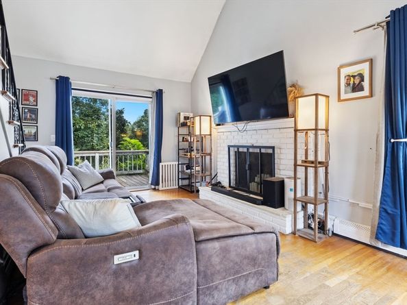 81 Arrowhead Dr, Bridgewater MA 02324