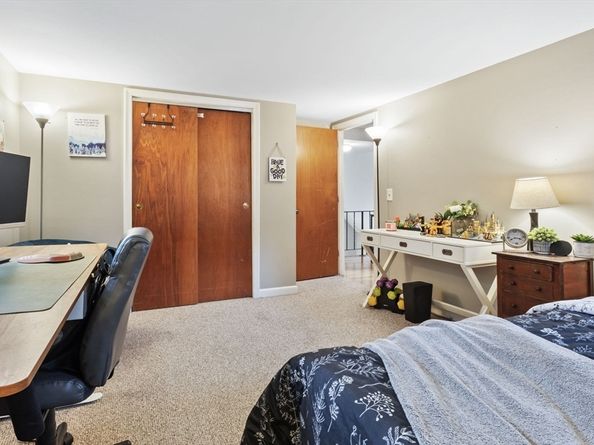81 Arrowhead Dr, Bridgewater MA 02324