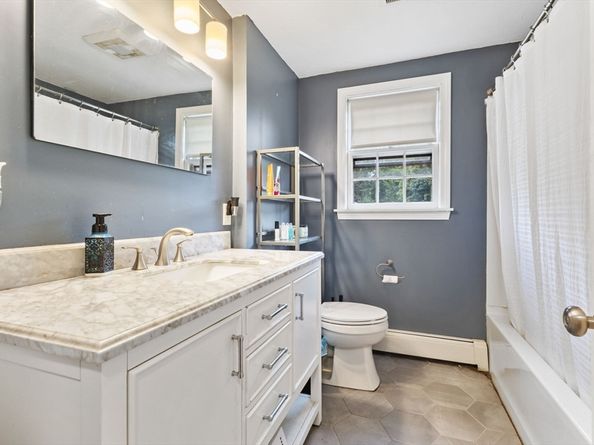 81 Arrowhead Dr, Bridgewater MA 02324