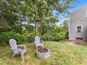 81 Arrowhead Dr, Bridgewater MA 02324