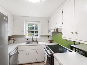 81 Arrowhead Dr, Bridgewater MA 02324