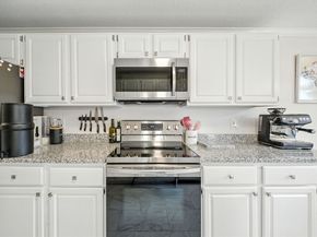 12 Ledgewood Way 26, Peabody MA 01960