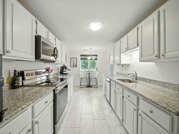 12 Ledgewood Way 26, Peabody MA 01960