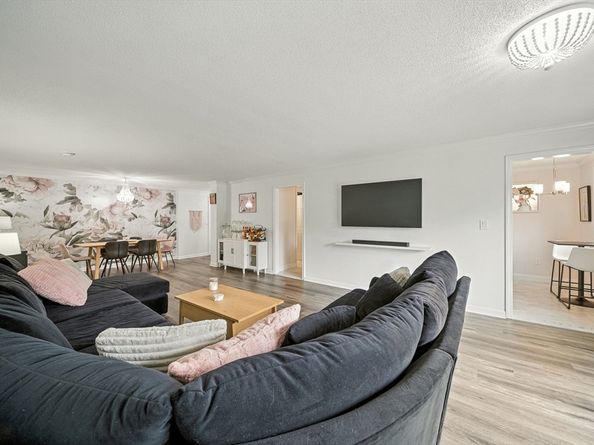 12 Ledgewood Way 26, Peabody MA 01960
