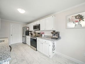 12 Ledgewood Way 26, Peabody MA 01960