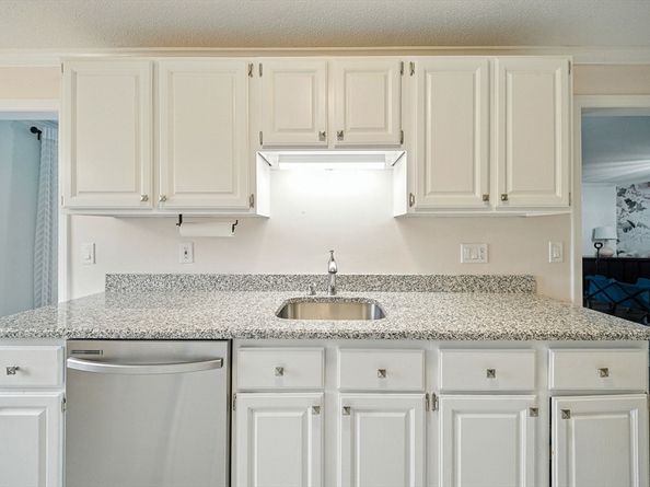 12 Ledgewood Way 26, Peabody MA 01960