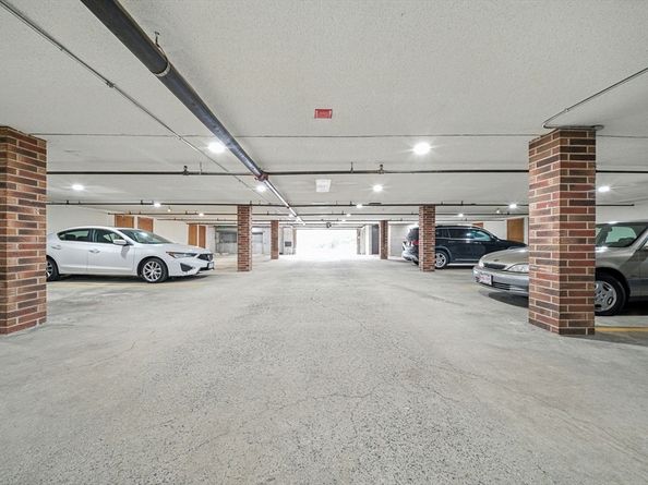 12 Ledgewood Way 26, Peabody MA 01960