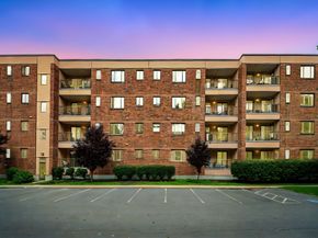 12 Ledgewood Way 26, Peabody MA 01960