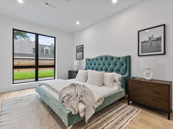 1114 Beacon St. 309, Newton MA 02461