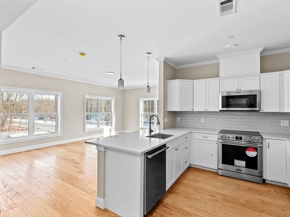 485 Blue Hills Parkway 6, Milton MA 02186