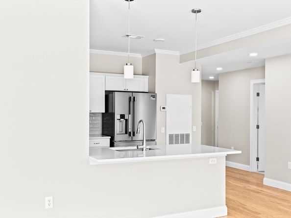 485 Blue Hills Parkway 6, Milton MA 02186