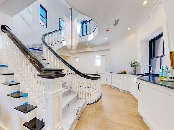57 Hancock St, Boston MA 02114
