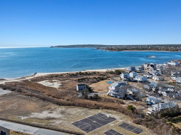 192 Swifts Beach Rd, Wareham MA 02571