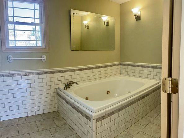 6 Williams Dr, Spencer MA 01562