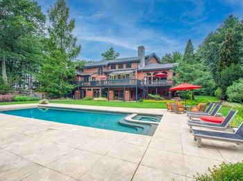 6 Mountain View Dr