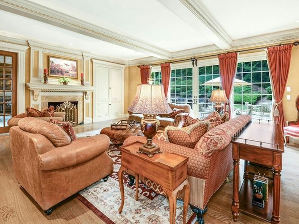 9 Wescott Drive, Hopkinton MA 01748