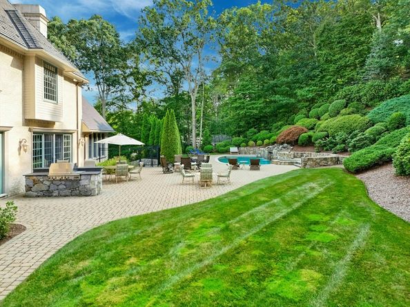9 Wescott Drive, Hopkinton MA 01748