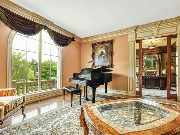9 Wescott Drive, Hopkinton MA 01748