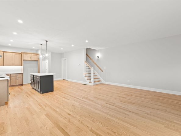 35 Leonard St 35, Bridgewater MA 02324