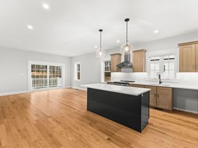 35 Leonard St 35, Bridgewater MA 02324