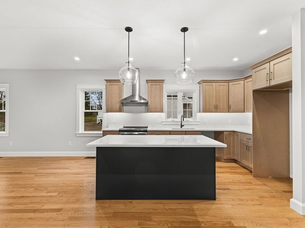 35 Leonard St 35, Bridgewater MA 02324