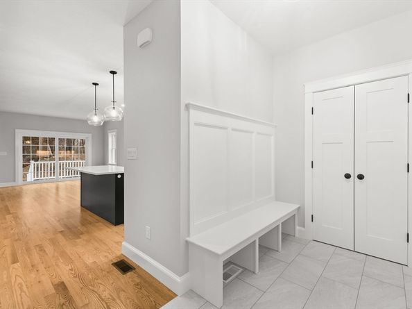 35 Leonard St 35, Bridgewater MA 02324