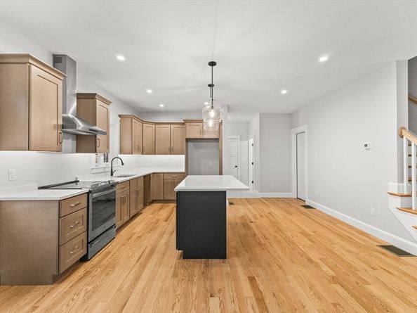 35 Leonard St 35, Bridgewater MA 02324