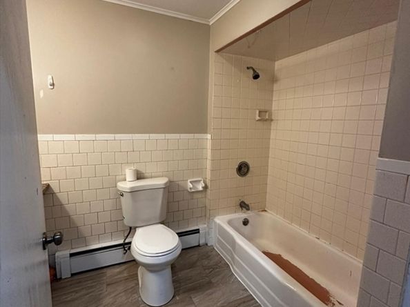 160 7th St, Leominster MA 01453