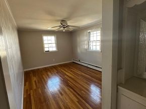 160 7th St, Leominster MA 01453
