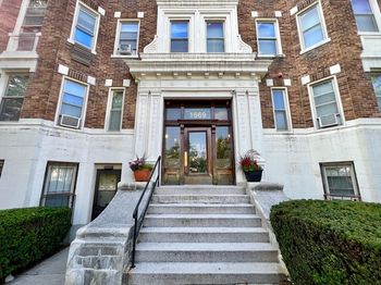 1669 Commonwealth Ave