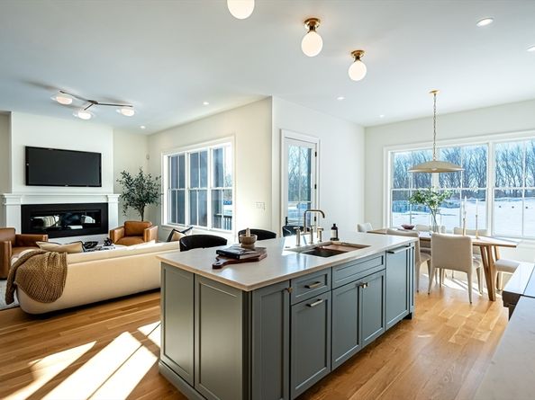 22 Common Court, Lexington MA 02421