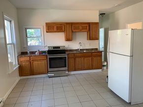 128 Austin St, Worcester MA 01609