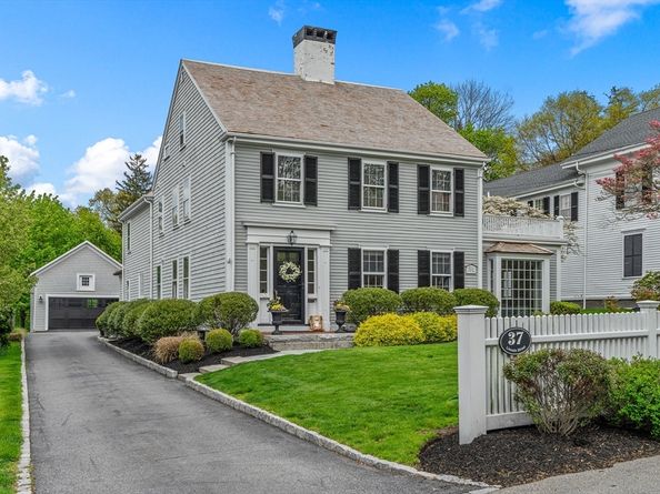 37 Lincoln St, Hingham MA 02043
