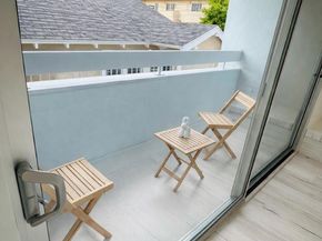 930 California 105, Santa Monica CA 90403