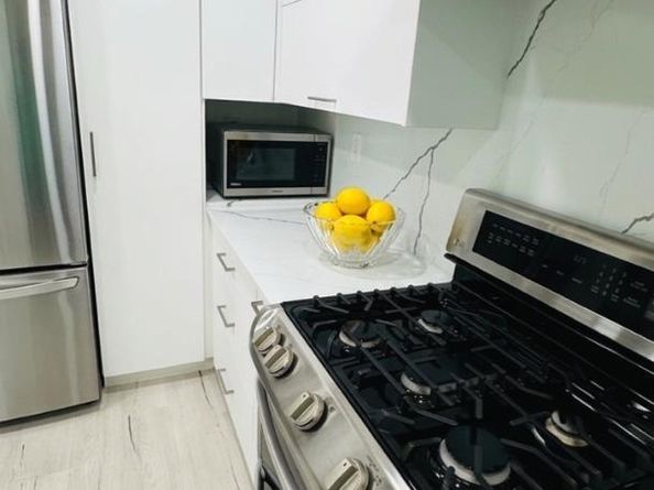 930 California 105, Santa Monica CA 90403