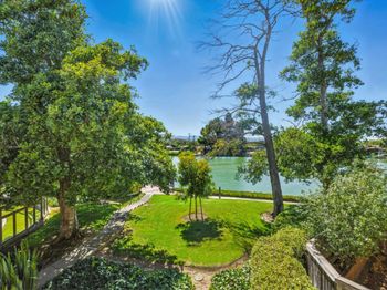 1090 Shoreline Drive