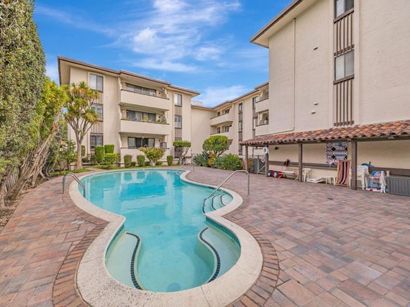 1427 Floribunda Avenue 304, Burlingame CA 94010