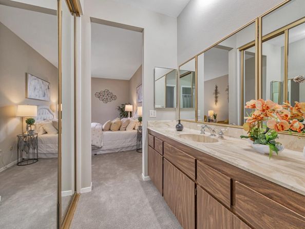 1427 Floribunda Avenue 304, Burlingame CA 94010