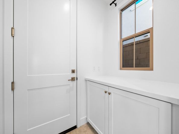 100 Glydon, Irvine CA 92618